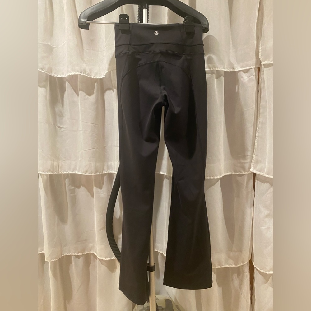 Black flair leggings, in excellent condition.